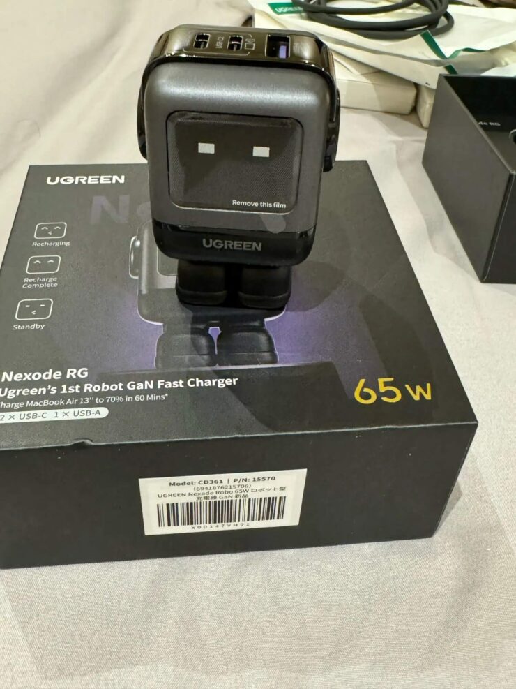 Быстрая зарядка для телефона. Блок питания будет вам улыбаться, пока ваши гаджеты заряжаются. Быстрая зарядка для телефона. Блок питания будет вам улыбаться, пока ваши гаджеты заряжаются. Фото.