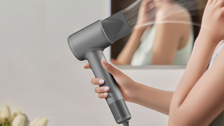 Фен с ионизацией. Этот фен не только сушит, но и делает ваши волосы красивыми. Фен с ионизацией. Этот фен не только сушит, но и делает ваши волосы красивыми. Фото.