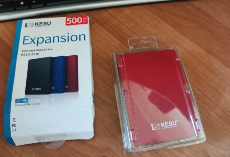 Внешний жесткий диск. Для долгосрочного хранения данных лучше выбирать именно HDD. Внешний жесткий диск. Для долгосрочного хранения данных лучше выбирать именно HDD. Фото.