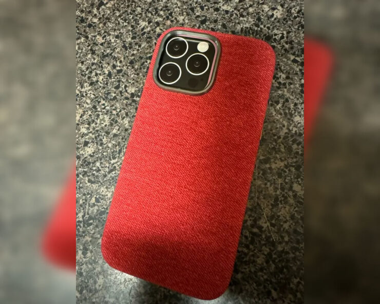 Тканевые чехлы на Айфон. Чехол выпускается только в красном, но и в других цветах. Тканевые чехлы на Айфон. Чехол выпускается только в красном, но и в других цветах. Фото.