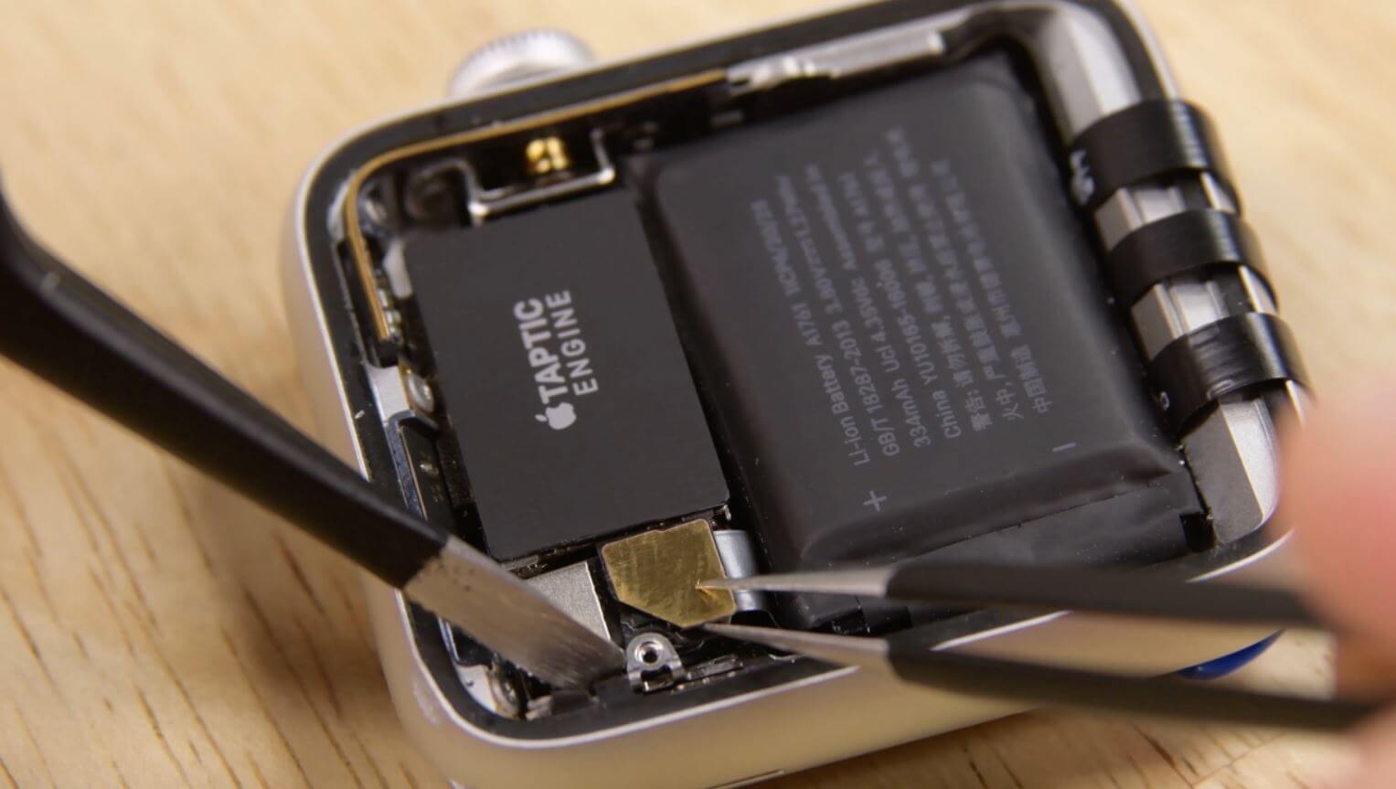 Как понять, что пора менять батарею на Apple Watch. Замените батарею в Apple Watch заранее по приемлемой цене! Фото: Lifehacker.com. Фото.