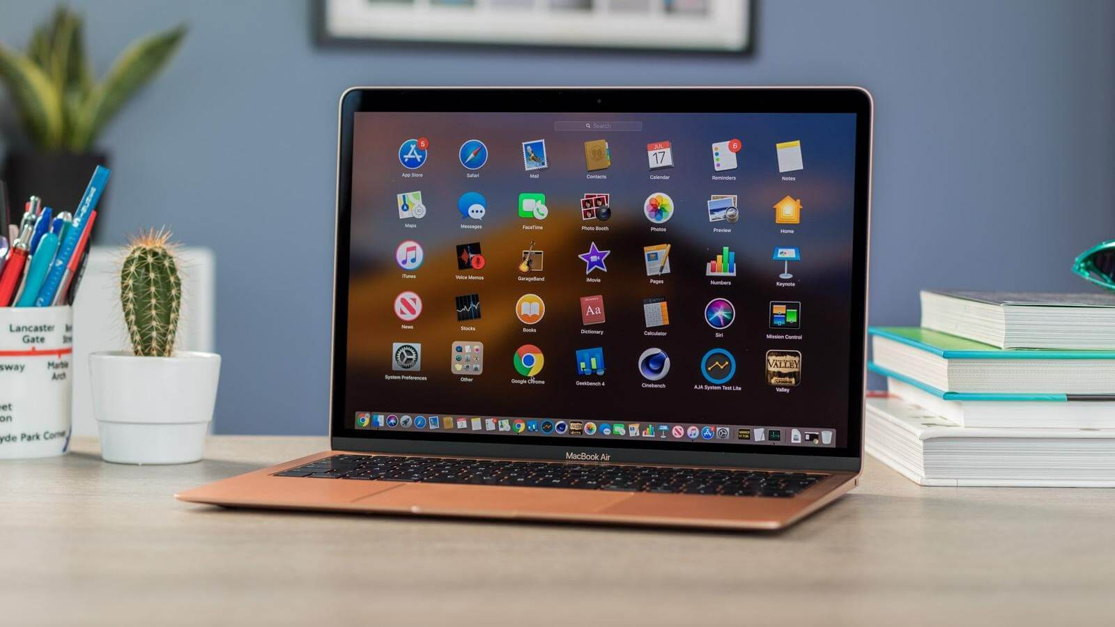 Какие Mac обновятся до macOS 15. MacBook Air 2019 на Интел получит последнее крупное обновление операционной системы в этом году. Изображение: macworld.com. Какие Mac обновятся до macOS 15. MacBook Air 2019 на Интел получит последнее крупное обновление операционной системы в этом году. Изображение: macworld.com. Фото.