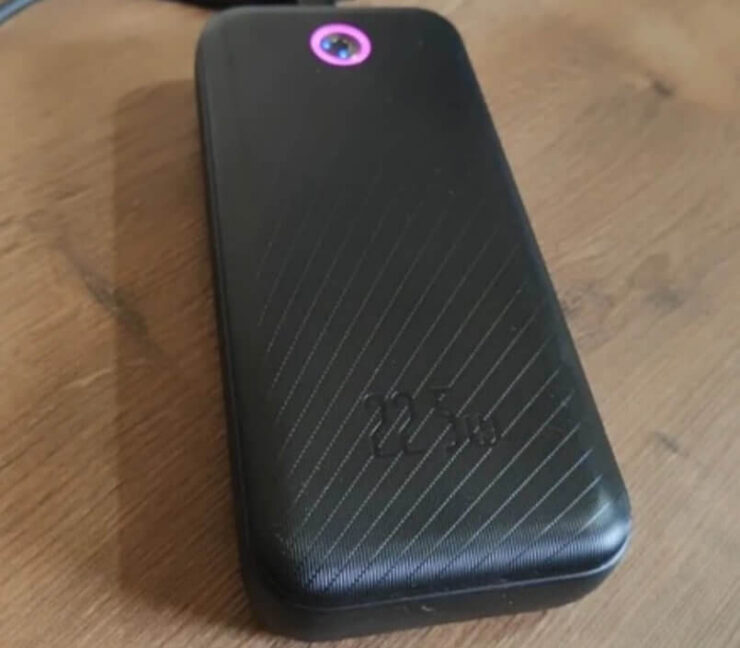 Внешний аккумулятор на 10000 мА*ч. Берите батарейку на 10 000 мА*ч, с таким точно пропустят в самолет. Внешний аккумулятор на 10000 мА*ч. Берите батарейку на 10 000 мА*ч, с таким точно пропустят в самолет. Фото.