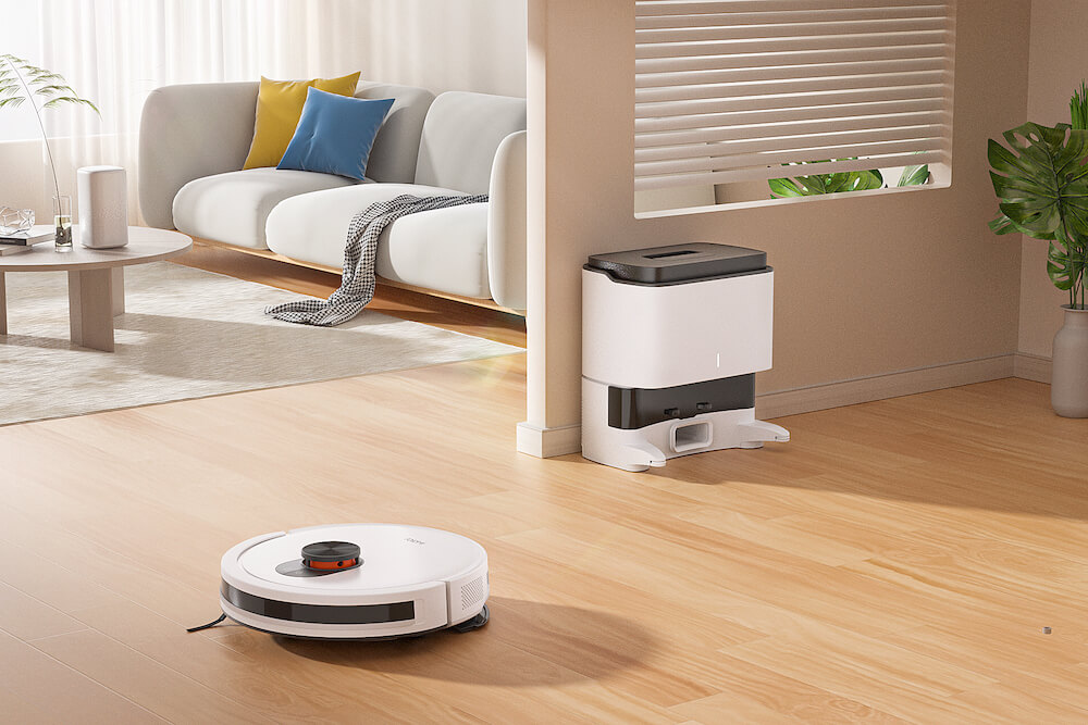 Какой робот-пылесос с влажной уборкой, Алисой и станцией самоочистки купить за 20 000 рублей. Фото.