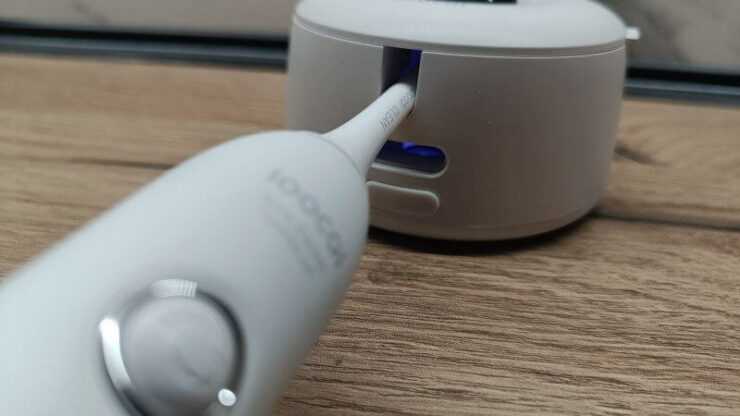 Стерилизация зубной щетки. Разместите щетку в стерилизаторе, и она не только очиститься от бактерий, но и высушится. Изображение: mysku.club. Стерилизация зубной щетки. Разместите щетку в стерилизаторе, и она не только очиститься от бактерий, но и высушится. Изображение: mysku.club. Фото.