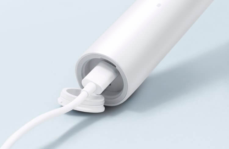 Как зарядить зубную щетку. USB-C позволяет заряжать щетку практически от любого зарядного устройства. Фото.