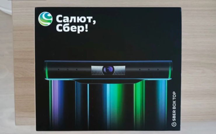 Зачем нужен SberBox Top и что он умеет. Программную основу Сбербокса составляет собственная ОС Сбера на базе Android TV. Фото.