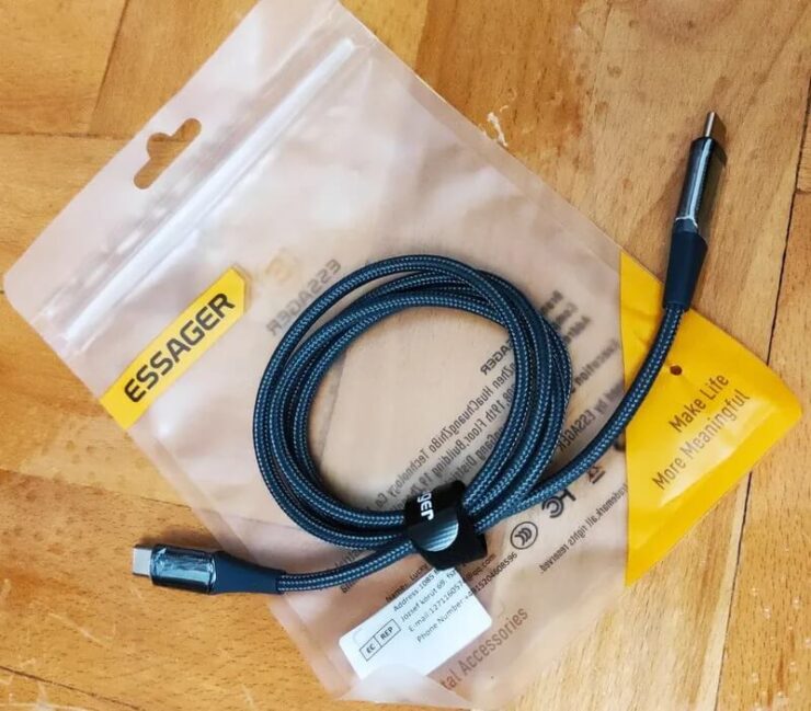 Провод для зарядки телефона. Кабель качественный и надежный. Провод для зарядки телефона. Кабель качественный и надежный. Фото.