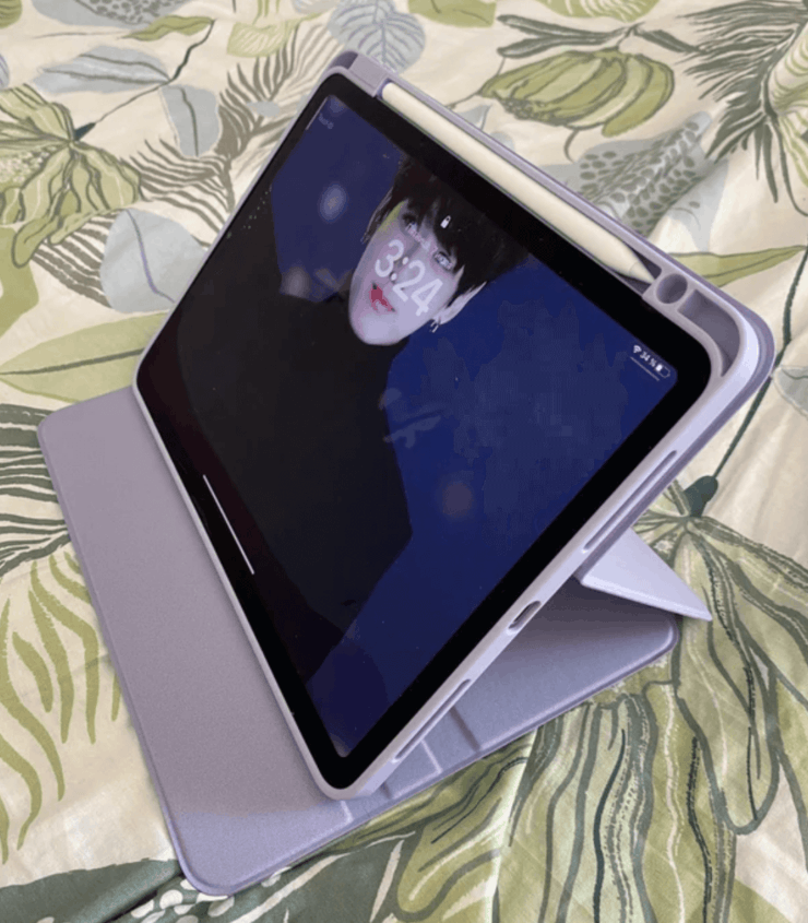 Чехол для iPad. iPad можно отсоединить от папки и пользоваться им с удобством. Чехол для iPad. iPad можно отсоединить от папки и пользоваться им с удобством. Фото.