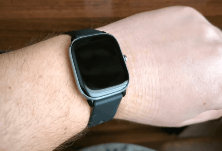 Часы Amazfit GTS 4 MINI. Издалека часы легко перепутать с Apple Watch. Часы Amazfit GTS 4 MINI. Издалека часы легко перепутать с Apple Watch. Фото.