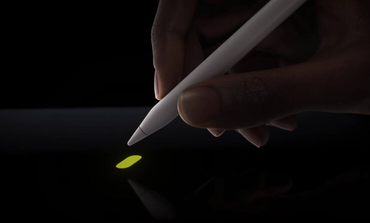 Отличия Apple Pencil Pro. Гироскоп позволяет менять положение графических фигур,  вращая стилус. Фото.