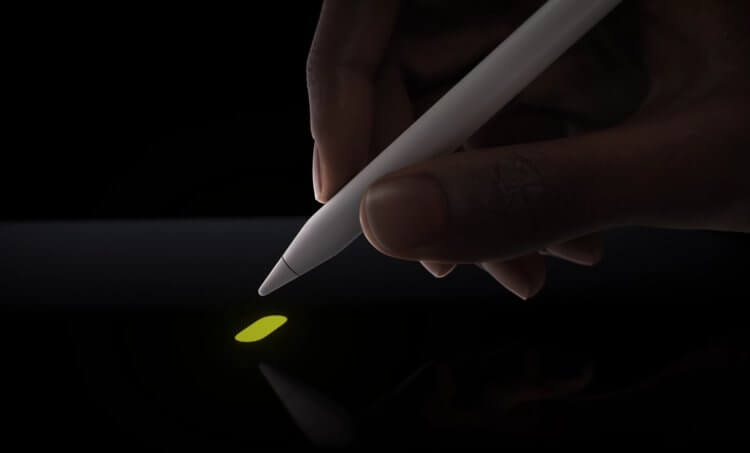 Отличия Apple Pencil Pro. Гироскоп позволяет менять положение графических фигур, вращая стилус. Фото.