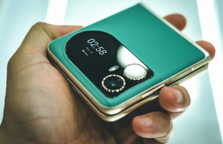 Самый дешевый складной смартфон. Даже не верится, что этот смартфон стоит всего 35к рублей. Самый дешевый складной смартфон. Даже не верится, что этот смартфон стоит всего 35к рублей. Фото.