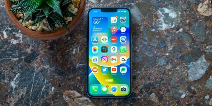 Дизайн iPhone SE 4. iPhone SE 4 получит экран как у iPhone 14. Изображение: businessinsider.com. Фото.