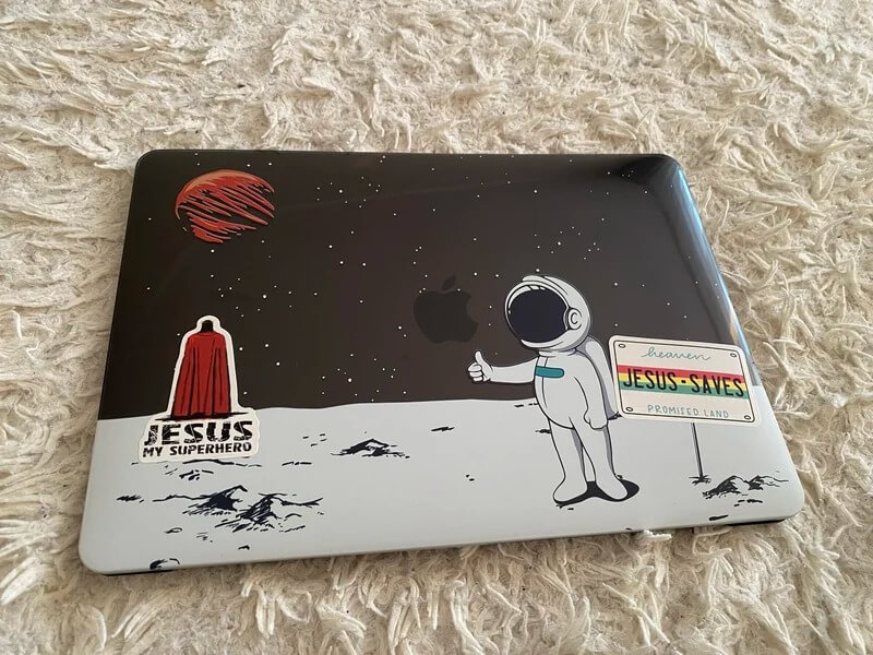 Чехол-накладка на Макбук. Чехол с прикольным принтом. Изображение: aliexpress.ru. Фото.