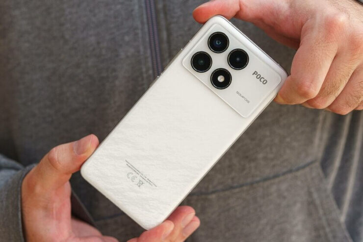 Какой телефон купить вместо Айфона. В белом цвете POCO F6 Pro выглядит особенно выигрышно. Изображение: trashbox.ru. Фото.