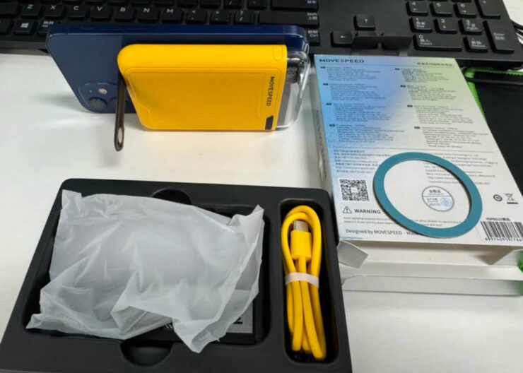 Внешний аккумулятор для iPhone на магнитах. Это красивый и мощный аккумулятор. Внешний аккумулятор для iPhone на магнитах. Это красивый и мощный аккумулятор. Фото.