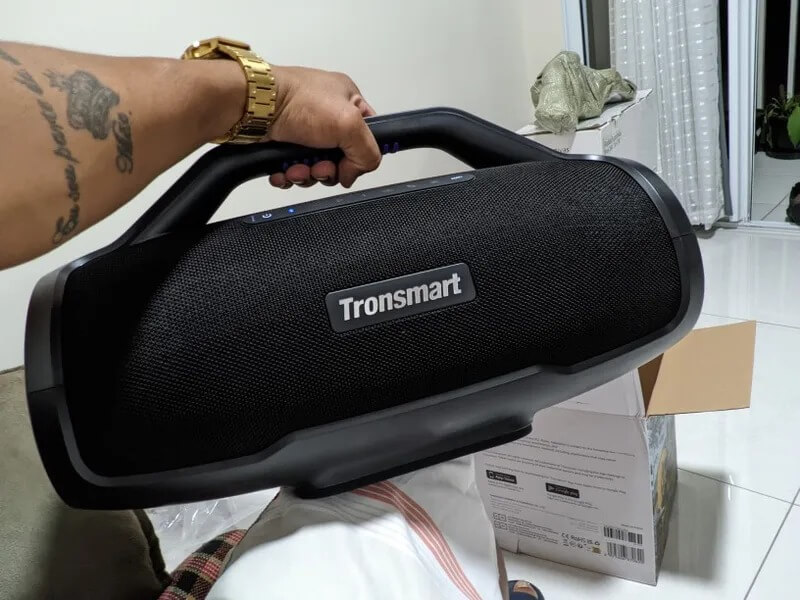 Беспроводная Bluetooth-колонка. Колонка большая и мощная. Фото.