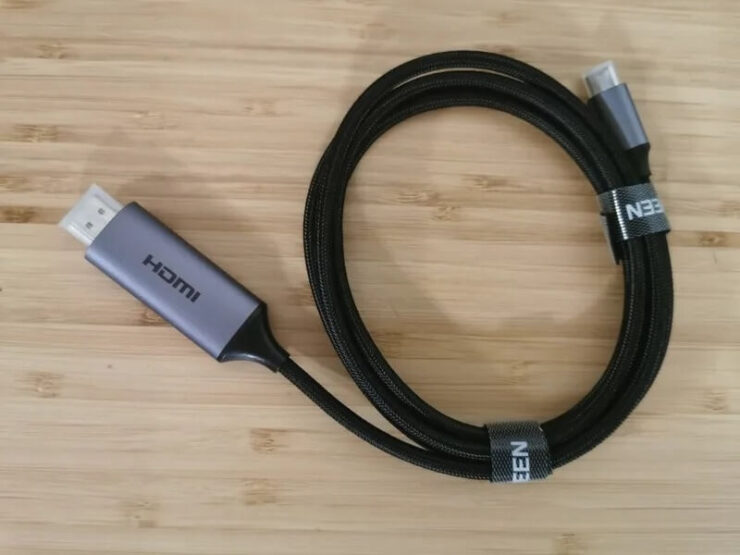 Провод USB-C на HDMI. Незаменимая вещь для тех, кто хочет подключить Макбук к телевизору. Провод USB-C на HDMI. Незаменимая вещь для тех, кто хочет подключить Макбук к телевизору. Фото.