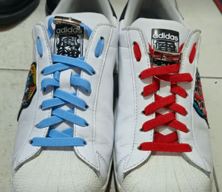 Шнурки для обуви с застежкой. Больше не придется возиться с завязыванием шнурков. Просто застегнули их, и всё. Шнурки для обуви с застежкой. Больше не придется возиться с завязыванием шнурков. Просто застегнули их, и всё. Фото.