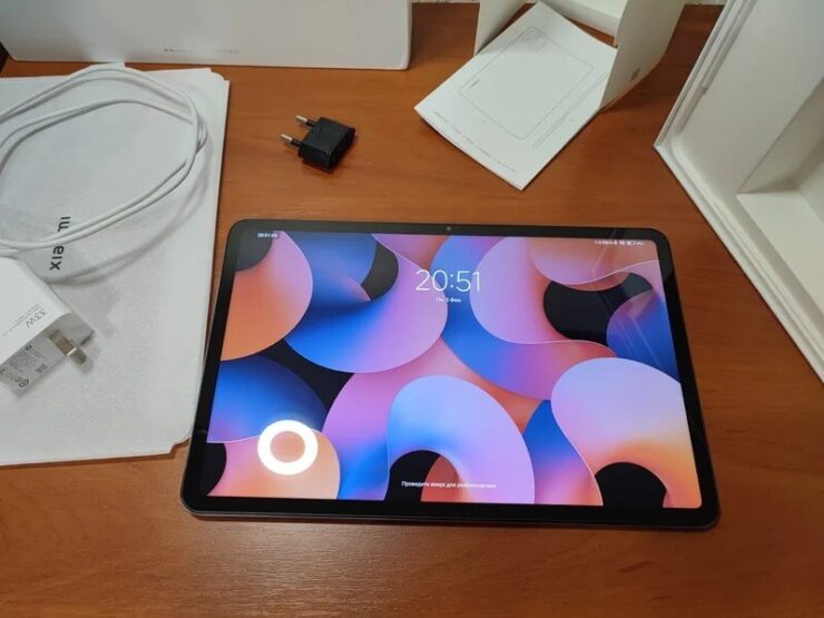 Хороший планшет на Андроиде. Выглядит планшет стильно и современно. Хороший планшет на Андроиде. Выглядит планшет стильно и современно. Фото.