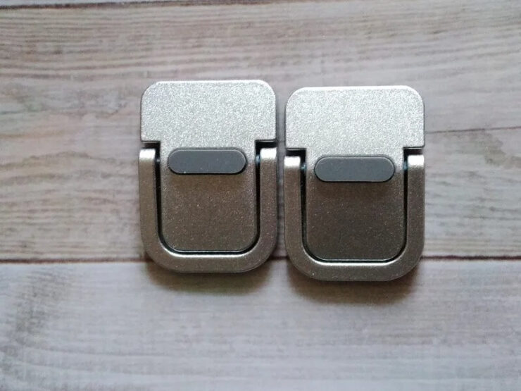 Ножки для ноутбука. Такие небольшие ножки позволят устанавливать ноутбук под углом. Фото.