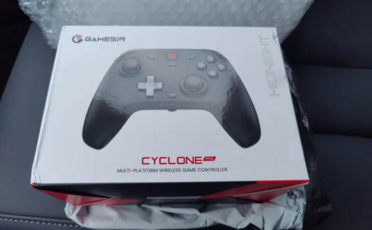 Недорогой игровой контроллер для Айфона. С таким контроллером и играть в удовольствие. Фото.