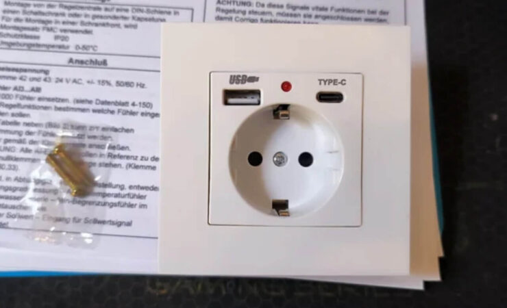 Настенная розетка с USB-C. В продаже есть и другие типы розеток. Настенная розетка с USB-C. В продаже есть и другие типы розеток. Фото.