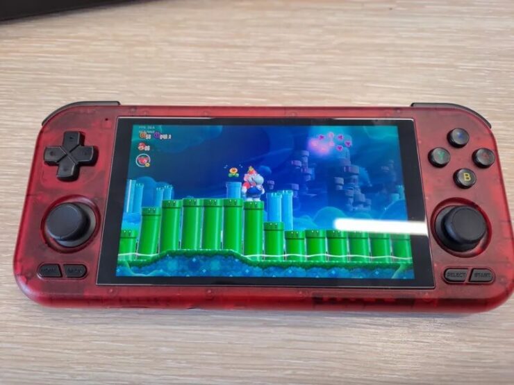 Retroid Pocket 4 — мощная игровая консоль. На выбор доступно большое количество разных расцветок. Фото.