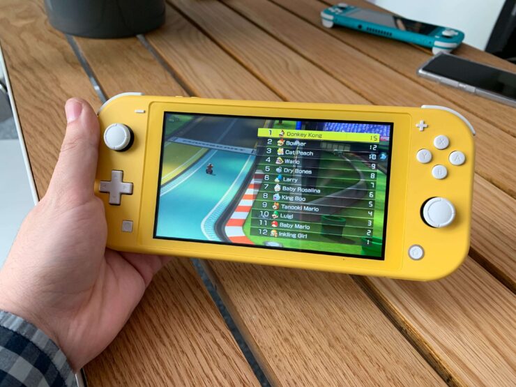 Nintendo Switch Lite — игровая консоль Nintendo. Пользуюсь такой консолью уже месяц и не могу нарадоваться. Изображение: edition.cnn.com. Фото.