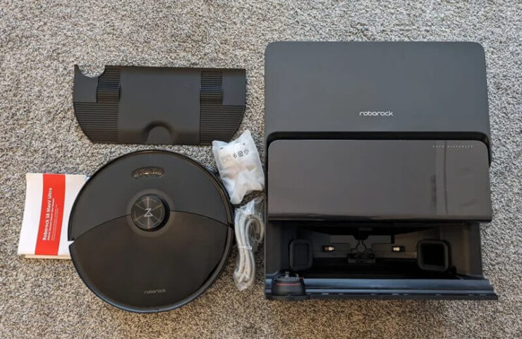 Робот-пылесос со станцией самоочистки. По сравнению с другими роботами-пылесосами, станция самоочистки у Roborock компактная. Изображение: tehnobzor.ru. Робот-пылесос со станцией самоочистки. По сравнению с другими роботами-пылесосами, станция самоочистки у Roborock компактная. Изображение: tehnobzor.ru. Фото.