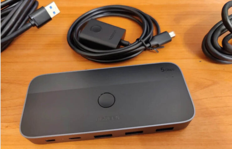 USB-переключатель для периферии. С таким переключателем можно пользоваться сразу несколькими ПК. Фото.