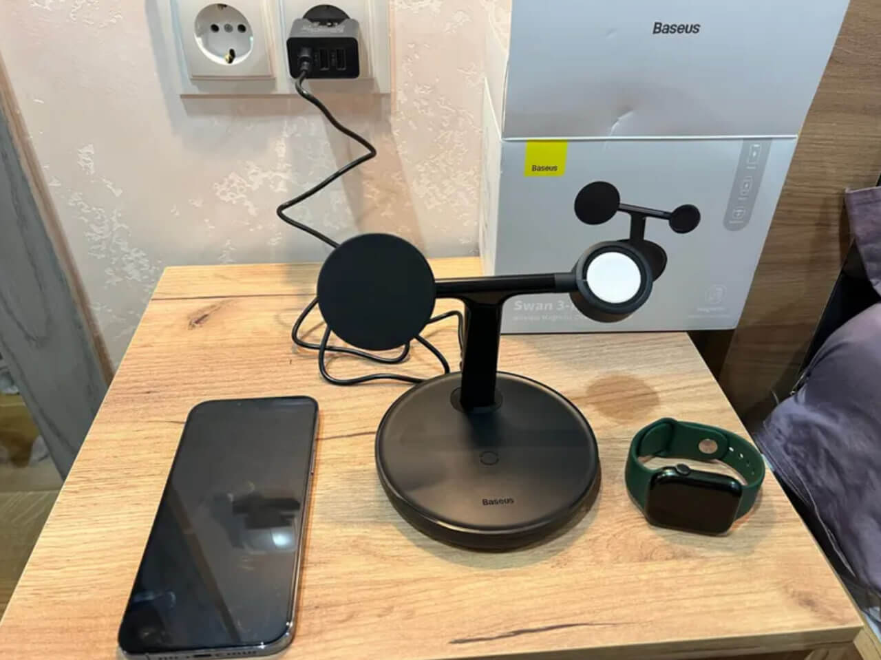 Зарядка 3 в 1 для iPhone, AirPods и Apple Watch. Люблю универсальные устройства, и эта зарядка — одна из таких. Фото.