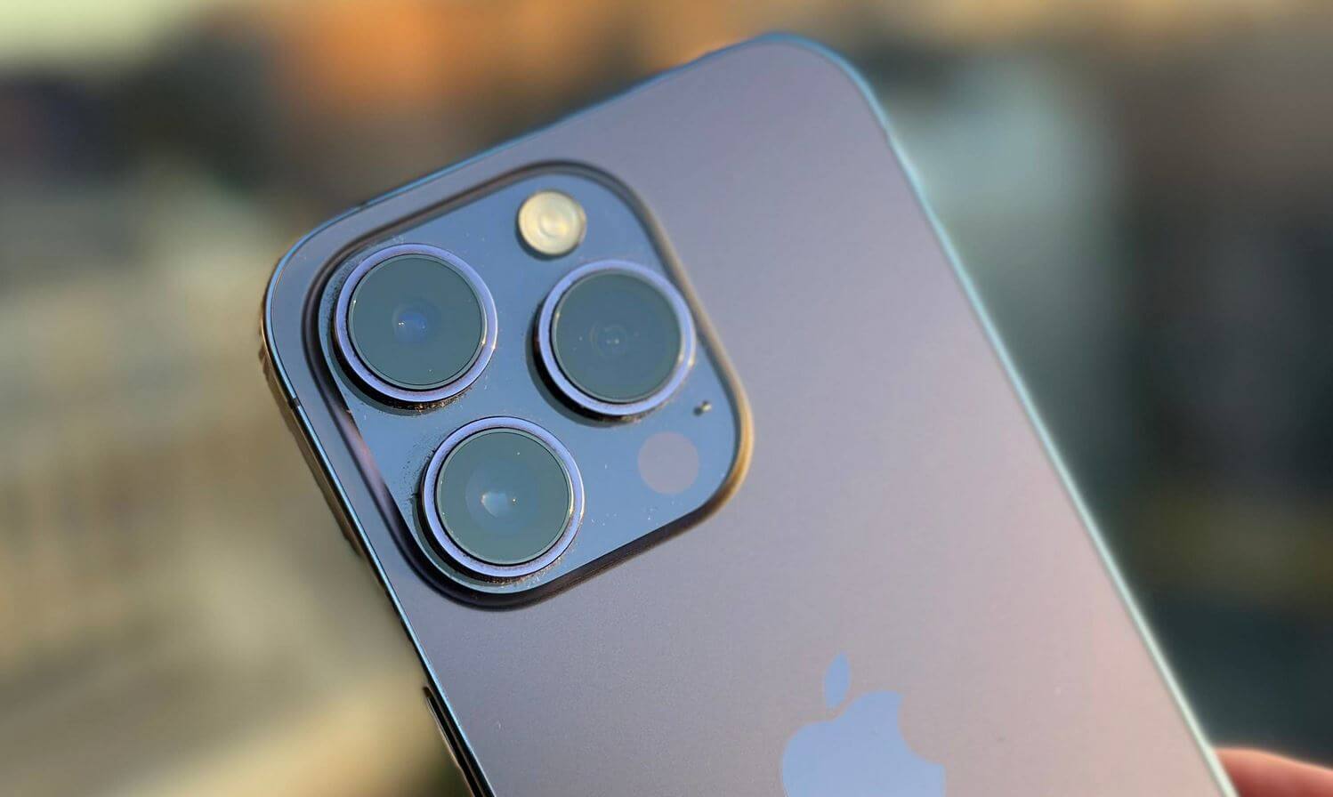 Как убрать блики с камеры Айфона. В iPhone 16 Apple добавит новое покрытие для объективов, чтобы уменьшить блики. Фото: cnn.com. Фото.
