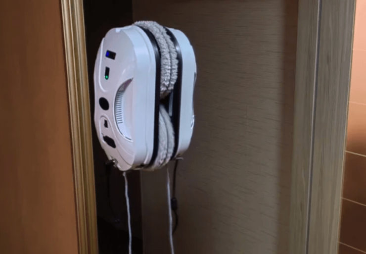 Какой робот-мойщик окон купить. Робот может мыть даже зеркала. Фото.