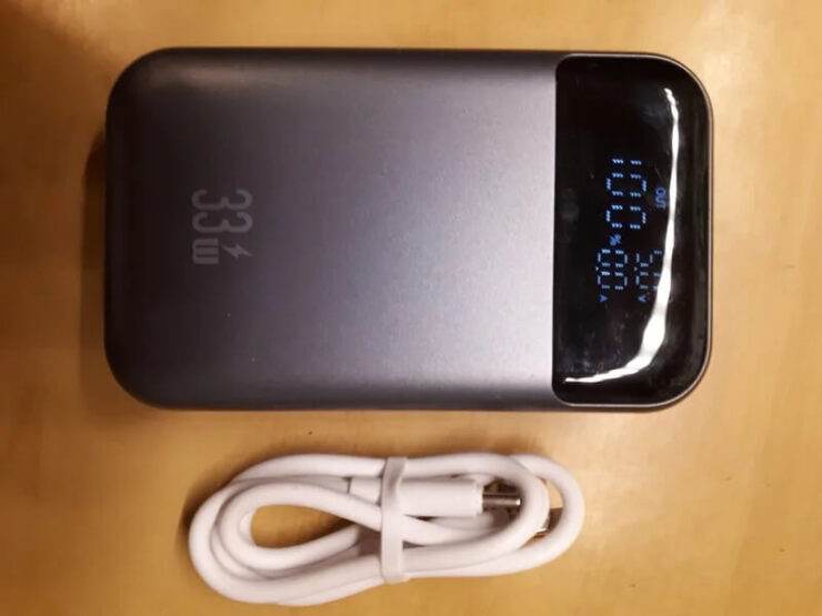 Внешний аккумулятор на 10 000 мАч. Такая батарейка легко зарядит ваш смартфон. Внешний аккумулятор на 10 000 мАч. Такая батарейка легко зарядит ваш смартфон. Фото.