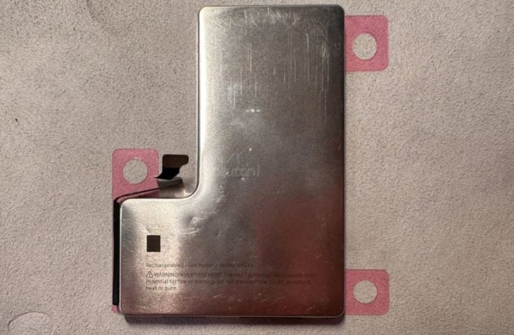 Автономность iPhone 15 и iPhone 16. Фотография алюминиевого аккумулятора для iPhone 16 давно гуляет по Сети. Фото: macrumours.com. Автономность iPhone 15 и iPhone 16. Фотография алюминиевого аккумулятора для iPhone 16 давно гуляет по Сети. Фото: macrumours.com. Фото.