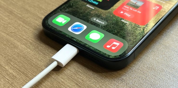 Производительность и автономность iPhone 16 Pro Max. iPhone 16 Pro и iPhone 16 Pro Max получили поддержку более мощной зарядки, чем iPhone 15. Вот только скорость зарядки осталась прежней. Фото: bgr.com. Производительность и автономность iPhone 16 Pro Max. iPhone 16 Pro и iPhone 16 Pro Max получили поддержку более мощной зарядки, чем iPhone 15. Вот только скорость зарядки осталась прежней. Фото: bgr.com. Фото.
