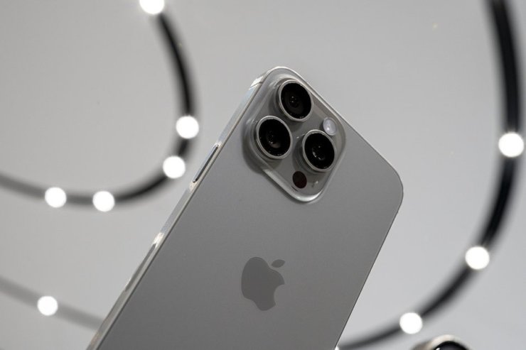 Когда выйдет iPhone 17. iPhone 17 Pro Max останется самым большим в линейке. Изображение: lenta.ru. Когда выйдет iPhone 17. iPhone 17 Pro Max останется самым большим в линейке. Изображение: lenta.ru. Фото.