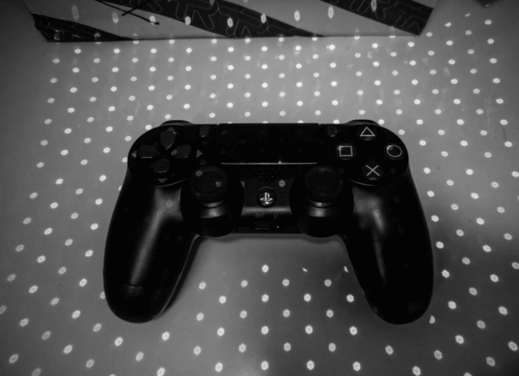 Точки на камере Айфона. Сетку из точек проецирует LiDAR. Изображение: reddit.com. Фото.