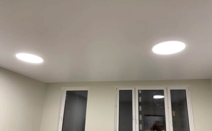 Светодиодный потолочный светильник с пультом. Настройте температуру свечения сами, и наслаждайтесь приятной атмосферой. Светодиодный потолочный светильник с пультом. Настройте температуру свечения сами, и наслаждайтесь приятной атмосферой. Фото.