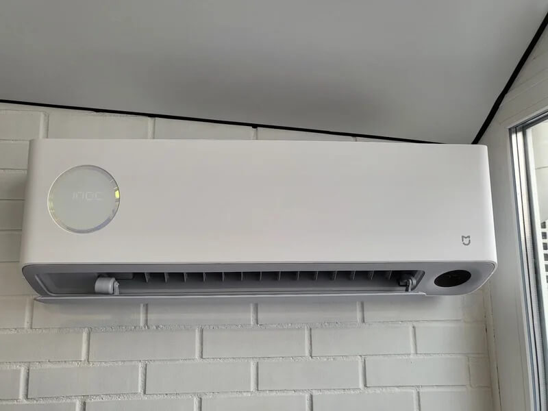 Умный кондиционер Xiaomi. Этот кондиционер имеет мощность 12000BTU, чего хватит на 36 кв.м.. Фото.