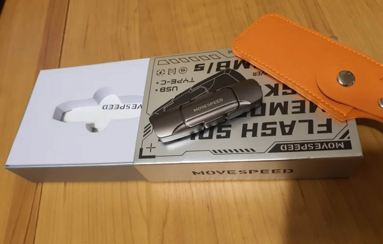 Скоростная флешка с USB-C. Попробуйте найти флешку быстрее, чем эта. Фото.