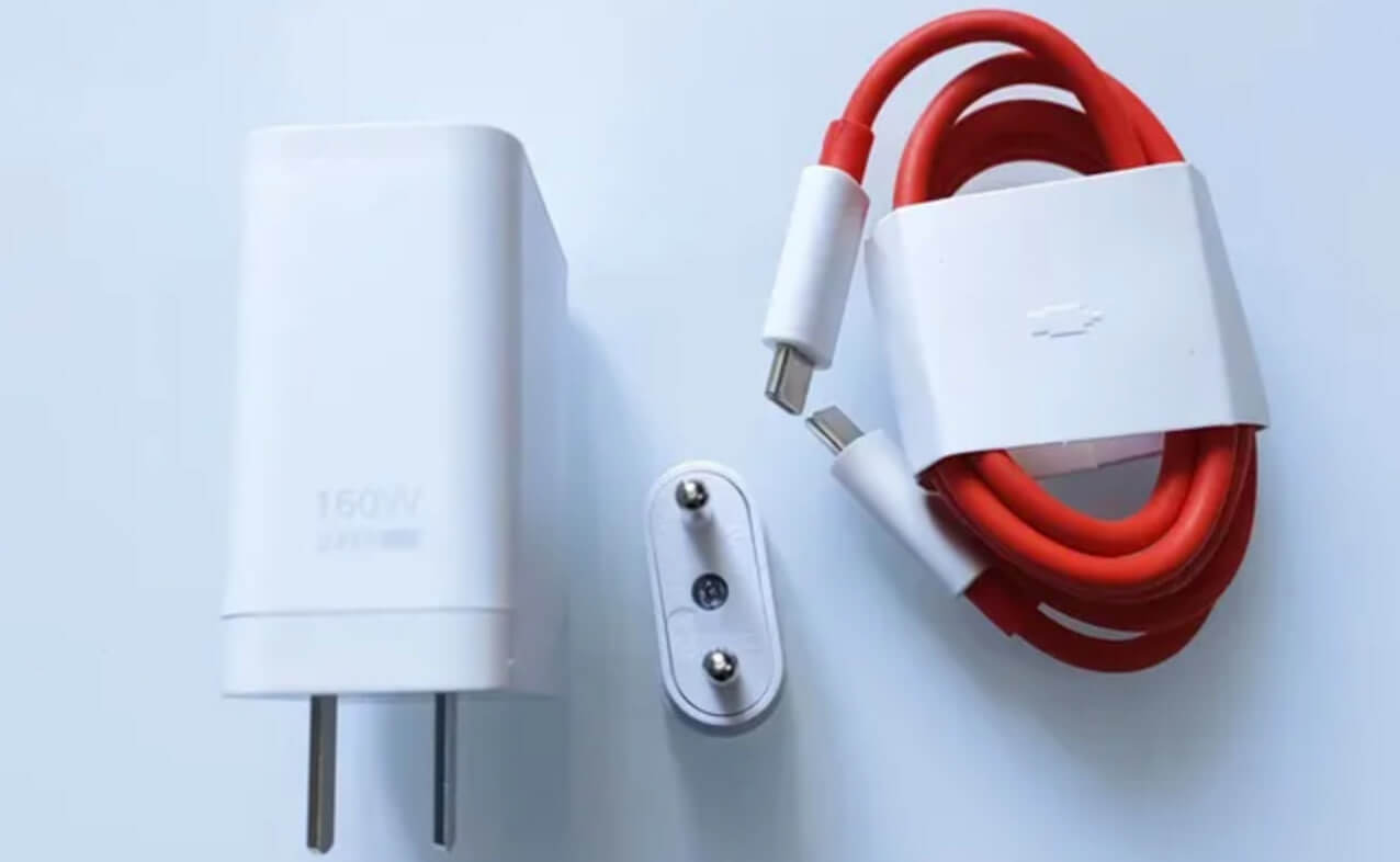 Быстрая зарядка SuperVOOC 160 Вт. Зарядить другие смартфоны с той же скоростью, что и OnePlus, это зарядка не сможет. Фото.