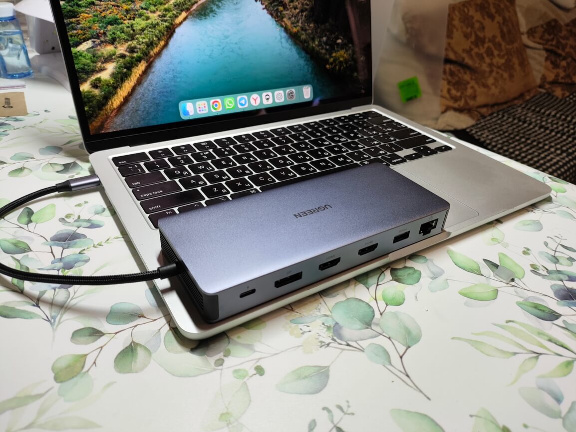 Нашел топовый хаб для MacBook сразу с 13 разъемами. Теперь подключить к компьютеру Apple можно все, что угодно. Фото.