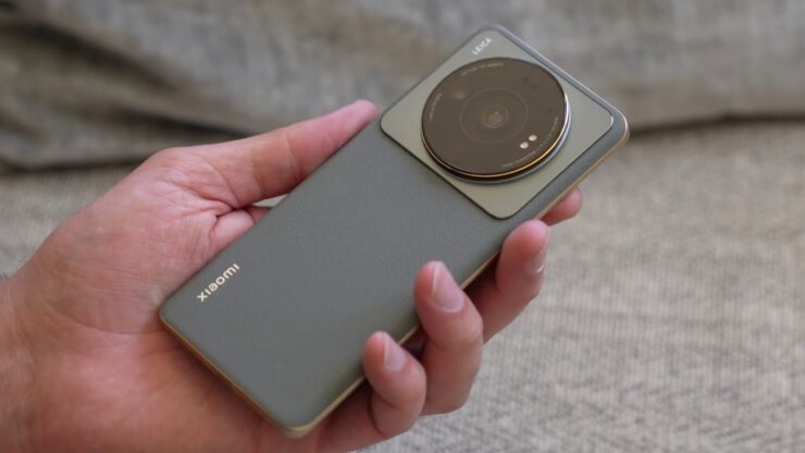 Смартфон Xiaomi 12S Ultra. Xiaomi 12S Ultra — лучший камерофон за эти деньги. Фото: Geeky Stuff. Смартфон Xiaomi 12S Ultra. Xiaomi 12S Ultra — лучший камерофон за эти деньги. Фото: Geeky Stuff. Фото.