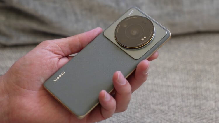 Смартфон Xiaomi 12S Ultra. Xiaomi 12S Ultra — лучший камерофон за эти деньги. Фото: Geeky Stuff. Смартфон Xiaomi 12S Ultra. Xiaomi 12S Ultra — лучший камерофон за эти деньги. Фото: Geeky Stuff. Фото.