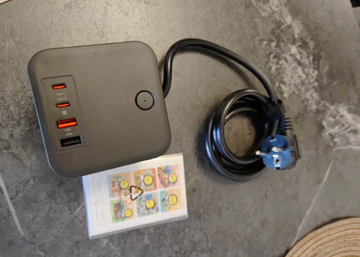 Зарядное устройство Baseus с розеткой на 30 Вт. Такой зарядник запросто может заменить сетевой фильтр. Зарядное устройство Baseus с розеткой на 30 Вт. Такой зарядник запросто может заменить сетевой фильтр. Фото.