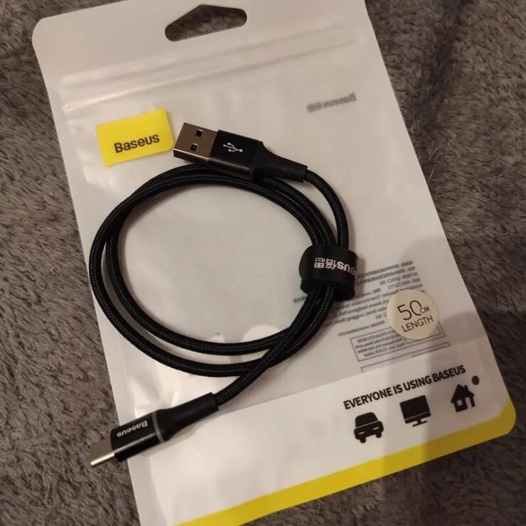 Провод USB Type-C. Кабель подойдет и для Андроид-смартфонов. Фото.