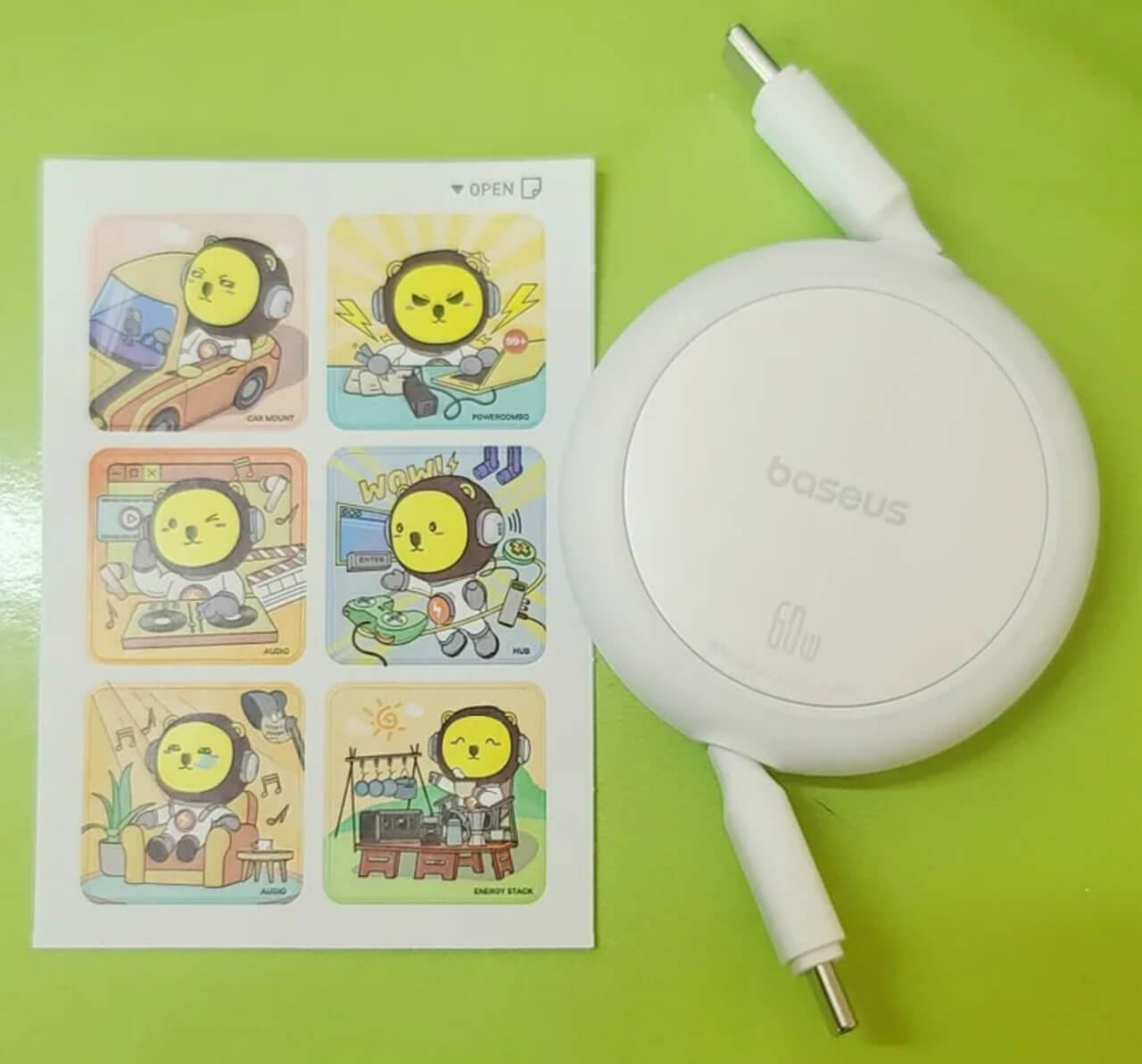 Выдвижной кабель от Baseus. Кабель выдвигается в обе стороны. Фото.